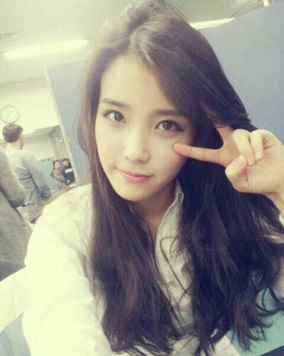 美腻的三段高音国民妹妹IU 李智恩 头像壁纸