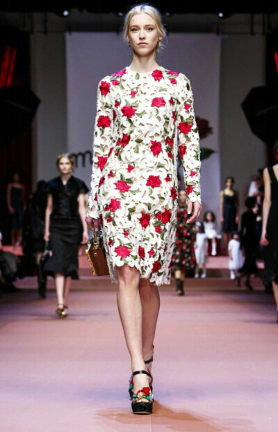 DolceGabbana Winter 2016 Women's Fashion Show