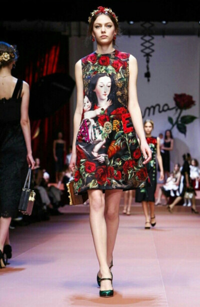 DolceGabbana Winter 2016 Women's Fashion Show