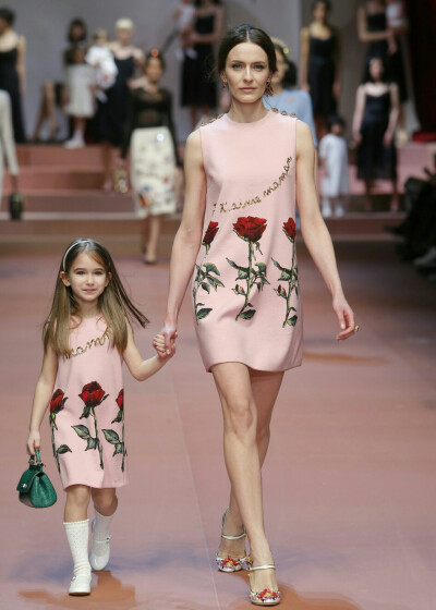 DolceGabbana Winter 2016 Women's Fashion Show