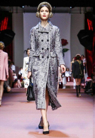 DolceGabbana Winter 2016 Women's Fashion Show