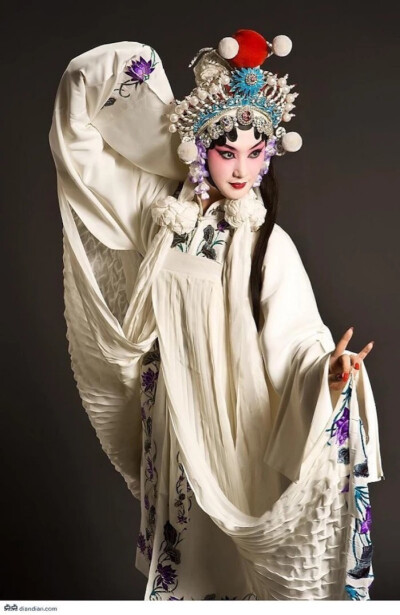【东方神韵】中国国粹—京剧。国剧。国粹。青衣。花旦。戏曲。戏子。胭脂。