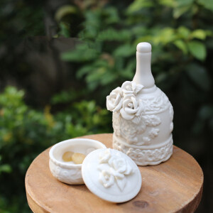 ZAKKA象牙白瓷手捏玫瑰浮雕花首饰盒手摇铃铛拍摄道具手工制作