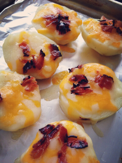 培根奶酪烤小土豆 Baked potato with cheese and bacon