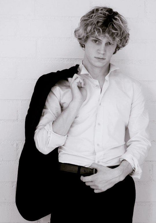 Evan Peters 伊万彼得斯