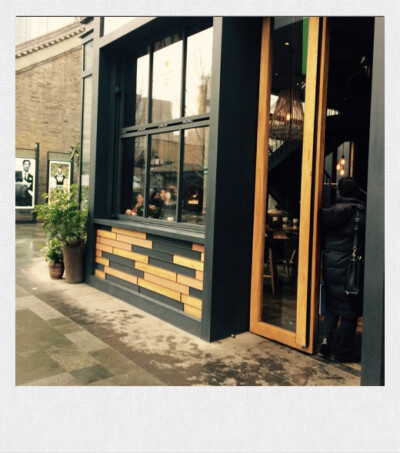 你会不会出现在街角的咖啡店