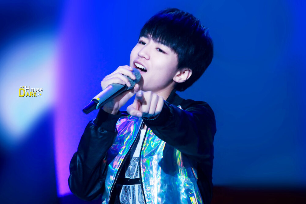 TFBOYS王俊凯 2015.02.11 湖南卫视小年夜表演现场。