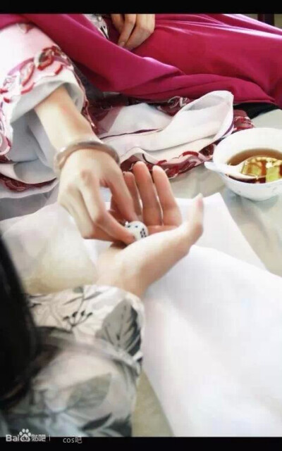 玲珑骰子安红豆，入骨相思君知否