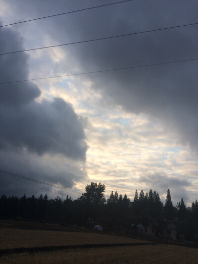 傍晚老家的天空。