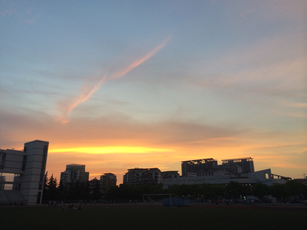 跑完步后天空的变化。