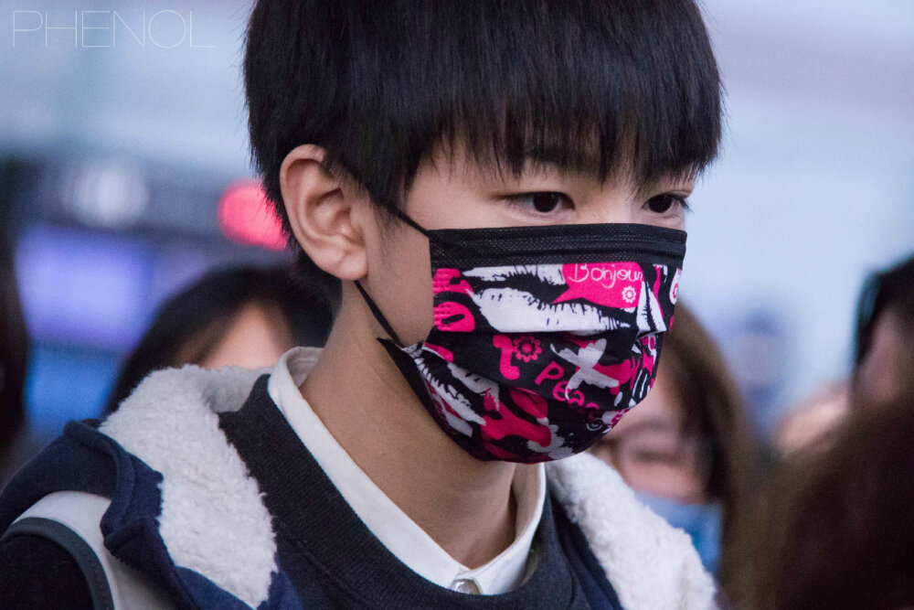 TFBOYS王俊凯 2014.12.12 长沙黄花机场-重庆江北机场。cr.LOGO