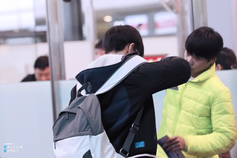 TFBOYS王俊凱 2014.12.12 長沙黃花機(jī)場-重慶江北機(jī)場。cr.LOGO