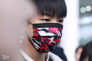 TFBOYS王俊凯 2014.12.12 长沙黄花机场-重庆江北机场。cr.LOGO