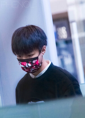 TFBOYS王俊凯 2014.12.12 长沙黄花机场-重庆江北机场。cr.LOGO