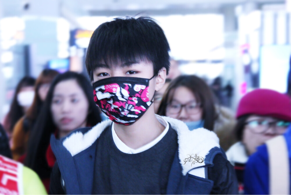 TFBOYS王俊凯 2014.12.12 长沙黄花机场-重庆江北机场。cr.LOGO