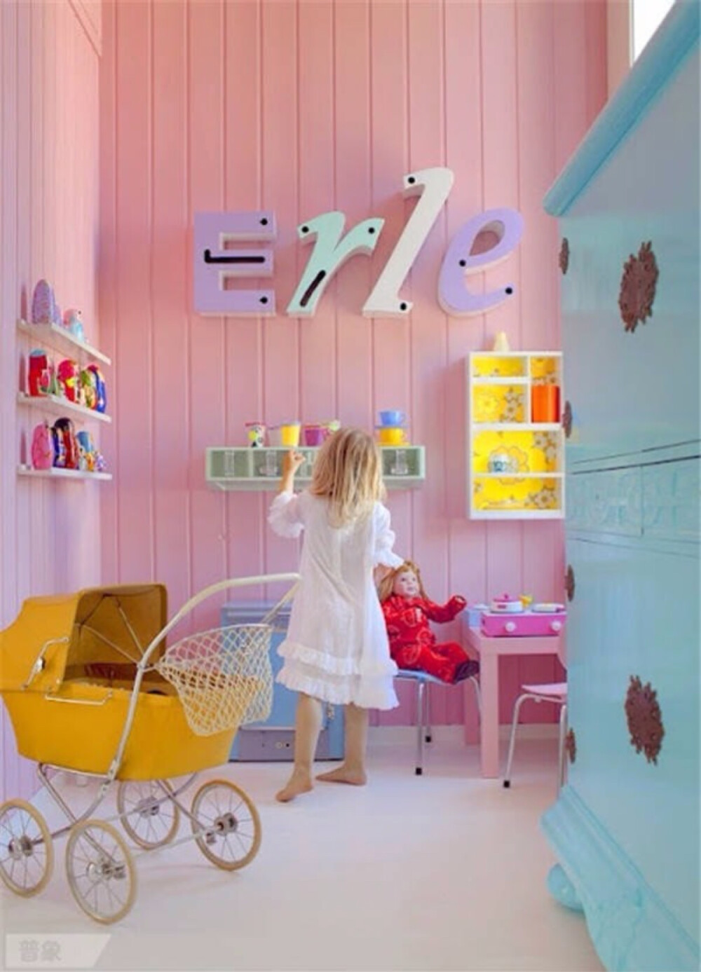 家中墙面涂料会选择粉红色为主题,多半考虑用于小女孩成长区域,营造