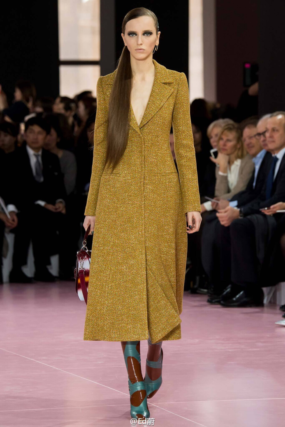 【衣睹为快时装周】2015秋冬时装周。 Christian Dior F/W 2015 极简纯色大衣。服饰风尚。时装周。大衣。