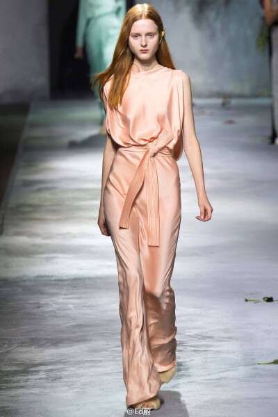 【衣睹为快时装周】2015秋冬时装周。Vionnet F/W 2015 来自冰岛的女神。服饰风尚。时装周。华光溢彩。