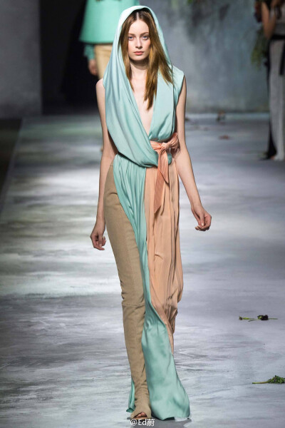 【衣睹为快时装周】2015秋冬时装周。Vionnet F/W 2015 来自冰岛的女神。服饰风尚。时装周。华光溢彩。