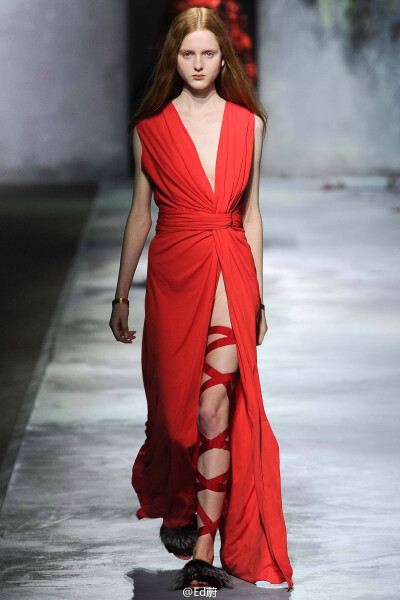 【衣睹为快时装周】2015秋冬时装周。Vionnet F/W 2015 来自冰岛的女神。服饰风尚。时装周。华光溢彩。