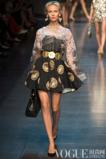 2014米兰时装周-Dolce&amp;amp;Gabbana2014春夏RTW时装发布秀 西西里岛为Domenico Dolce和Stefano Gabbana带来的灵感的确是源源不绝的。这是他们第若干次吸收西西里岛文化的不同层面来进行创作，而今天所呈现的作品…