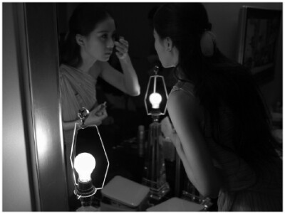 对镜贴花黄 刘诗诗