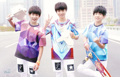 TFBOYS TFBOYS →@蒙牛酸酸乳青春狠酸甜 wb #TFBOYS蒙牛酸酸乳敢ZUO敢言TVC花絮#