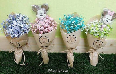 你知道满天星的花语吗？是甘愿做配角.这些年我怀揣对你的爱就像怀揣赃物的盗贼一样,没人知道我爱你.