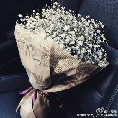 你知道满天星的花语吗？是甘愿做配角.这些年我怀揣对你的爱就像怀揣赃物的盗贼一样,没人知道我爱你.