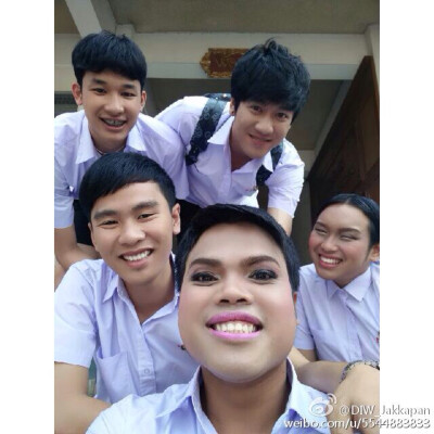 @DIW_Jakkapan We are ladyboy friend！^4^ 淡菊姐真是贤惠端庄2333