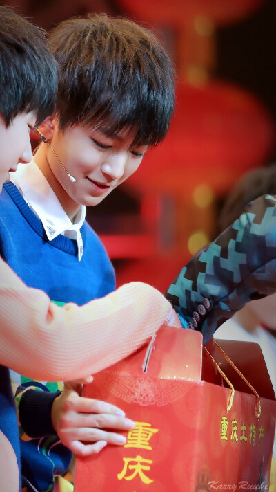 #王俊凯# #TFBOYS王俊凯# 141217 过年七天乐 cr：咕噜蘑菇汤