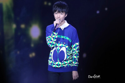 #王俊凯# #TFBOYS王俊凯# 141217 过年七天乐 cr： DarK_StaR_王俊凯个人站