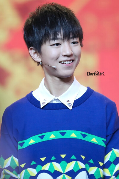 #王俊凯# #TFBOYS王俊凯# 141217 过年七天乐 cr： DarK_StaR_王俊凯个人站