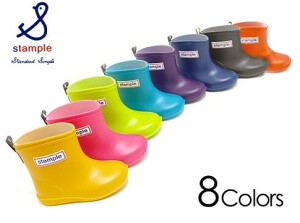 stample雨鞋可是纯日本制造！质量很好，防滑底，穿进去小脚也很舒适！透气！最要命的是颜色有8种，超级萌，日亚销售No.1，还分长短靴，完全照顾儿童足部的健康发育，里外精确测量数据，更符合人体工学设计，雨靴在日韩绝对不止下雨穿，那种思想太土了。就是当美美的靴子穿，完全可以在不同季节、场合，搭配不同衣服穿出日韩范，压路、滚泥、玩雪、踏水、扮靓一应俱全,潮爆的感觉有没有很好！