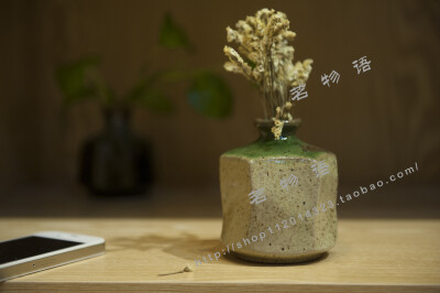 “陶器所承载的静谧花世界...” 【淘宝店名：茗物语】http://item.taobao.com/item.htm?id=43458303496 日本进口 美浓烧陶瓷花器 正品弘山窑 民芸品小花瓶