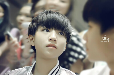 #王俊凯# #TFBOYS王俊凯# #tfboys# 140801上海至北京 cr：嘿哟哟哟哟哒哒