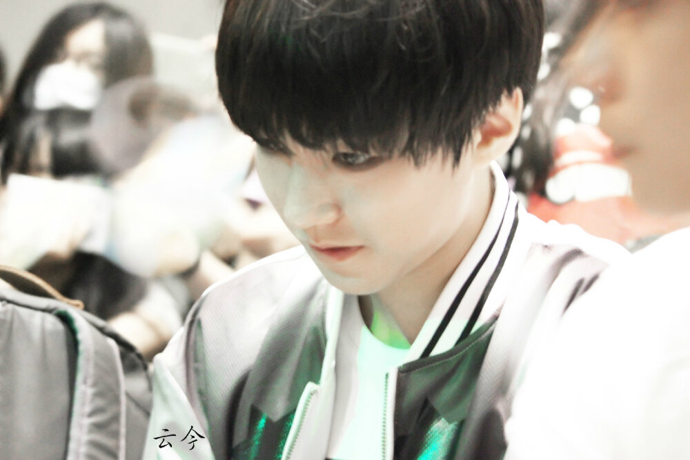 #王俊凯# #TFBOYS王俊凯# #tfboys# 140801上海至北京 cr：嘿哟哟哟哟哒哒