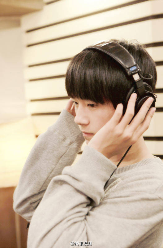 #易烊千玺# #TFBOYS# 你好帅啊