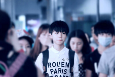 #王俊凯# #TFBOYS王俊凯# #tfboys# 140805 北京首都机场 cr：嘿哟哟哟哟哒哒