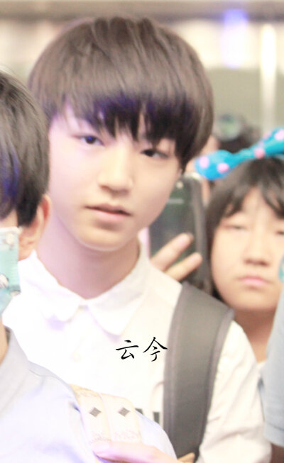 #王俊凯# #TFBOYS王俊凯# #tfboys# 140805 北京首都机场 cr：嘿哟哟哟哟哒哒