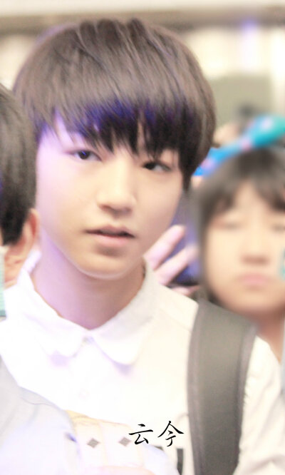 #王俊凯# #TFBOYS王俊凯# #tfboys# 140805 北京首都机场 cr：嘿哟哟哟哟哒哒