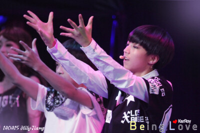 #TFBOYS##TFBOYS王俊凯##王俊凯# 20140415音悦V榜年度盛典 cr logo