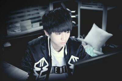 王俊凯 原图cr：TFBOYS组合