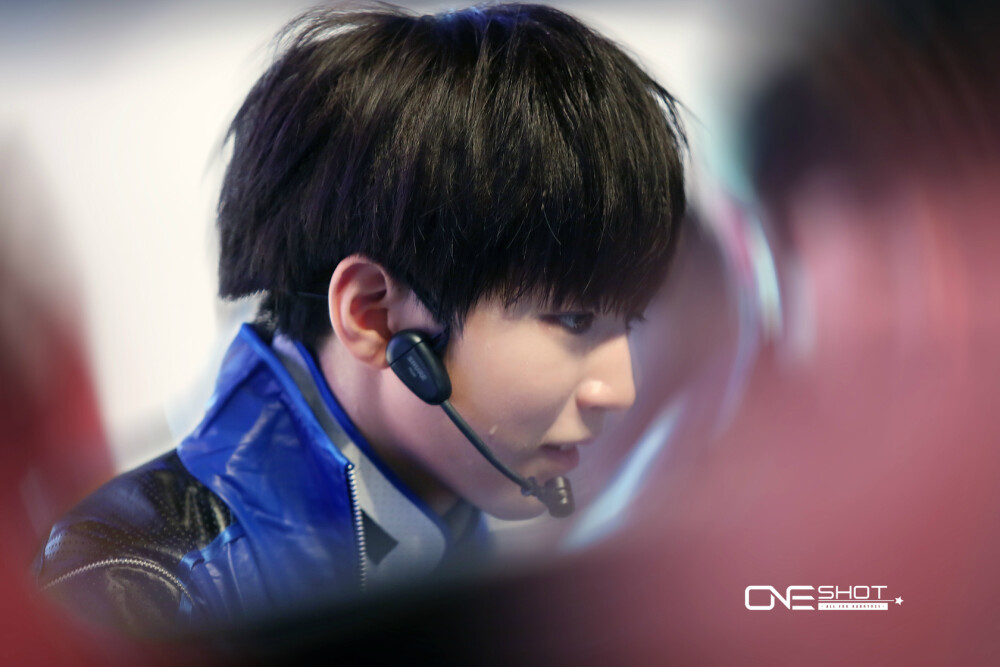 #王俊凯# #TFBOYS王俊凯# #tfboys# 140805 热力赛车新闻发布会表演 cr：-K-OneShot