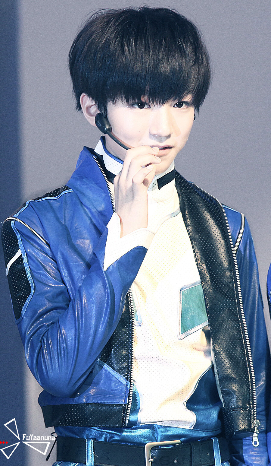 #王俊凯# #TFBOYS王俊凯# #tfboys# 140805 热力赛车新闻发布会表演 cr：FuYaanuna