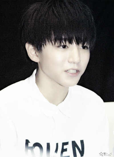 #王俊凯# #TFBOYS王俊凯# #tfboys# 140805 热力赛车新闻发布会采访 cr：logo