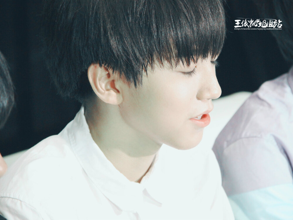 #王俊凯# #TFBOYS王俊凯# #tfboys# 140805 热力赛车新闻发布会采访 cr：王俊凯姐姐站