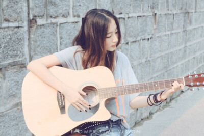 吉他 女孩