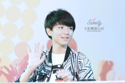 #王俊凯# #TFBOYS王俊凯# 140809 广州Ani-Joy安捷动漫游戏展 cr：TFBOYSweety太妃糖_甜心站