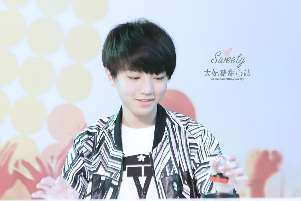 #王俊凯# #TFBOYS王俊凯# 140809 广州Ani-Joy安捷动漫游戏展 cr：TFBOYSweety太妃糖_甜心站